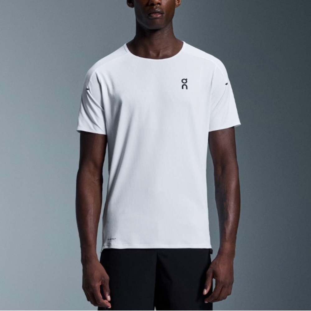 White On Cloud Performance T-shirt Sz XL - LIKE NEW!